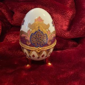 Vintage Imperial Treasure hand painted, footed porcelain egg with gold trim